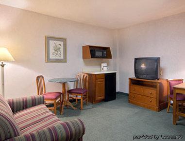 Elkins Inn And Suites Room photo