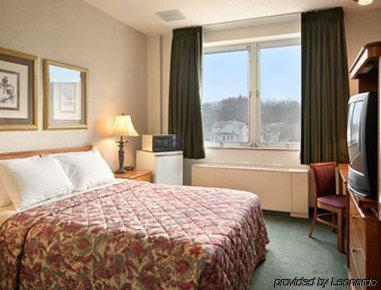 Elkins Inn And Suites Room photo